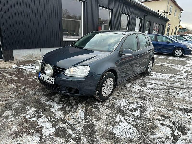 Mörkblå Begagnad 2007 VW Golf VI Trendline Halvkombi | 24 900 kr (Marknadspris) - Bild 1/4