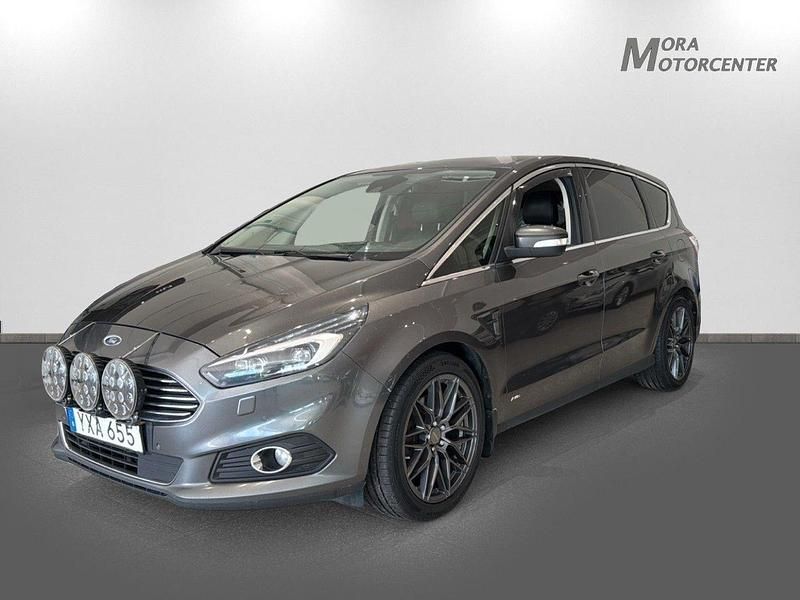 Grå Begagnad 2017 Ford S-MAX Business Edition Minibuss | 149 000 kr (Marknadspris) - Bild 1/4