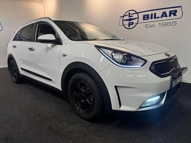 Vit Begagnad 2018 Kia Niro Advance SUV | 184 000 kr (Marknadspris) - Bild 1/4
