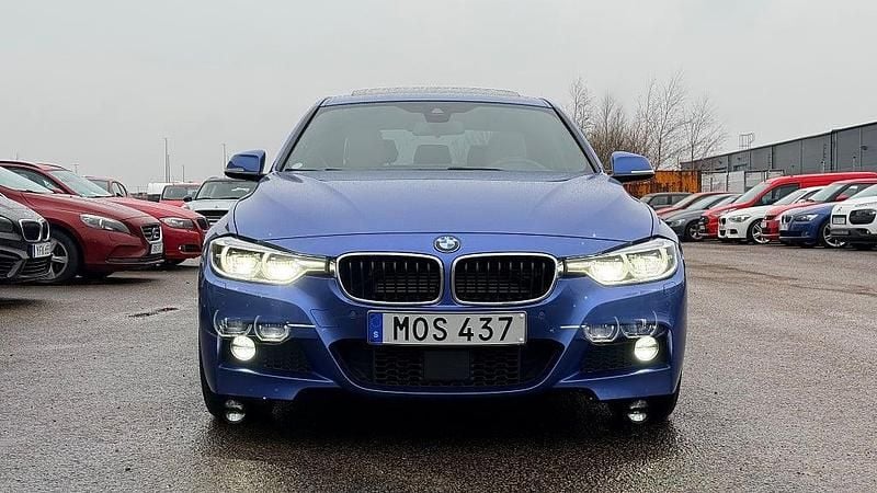 Begagnad BMW 330e M Sport 252 HK (185 kW) 2016 Blå Sedan