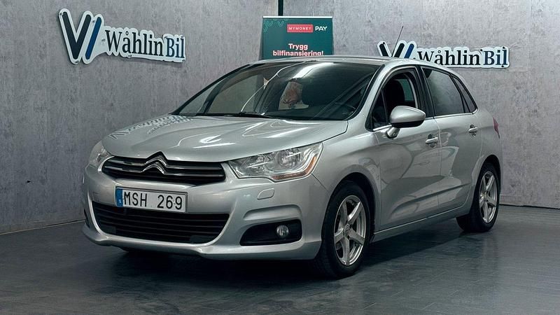 Silver Begagnad 2012 Citroën C4 Halvkombi | 44 900 kr (Dyr) - Bild 1/4
