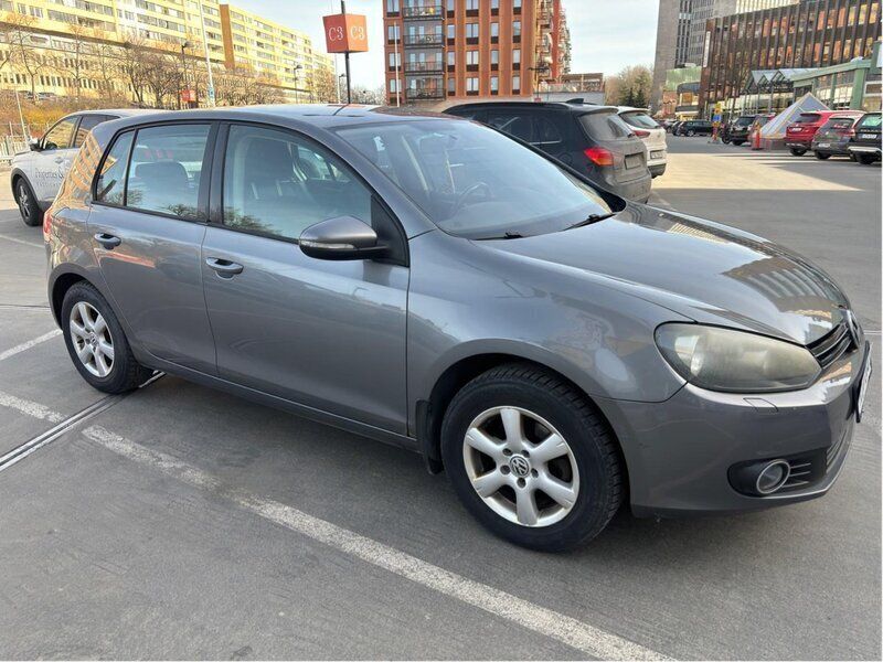 Grå Begagnad 2010 VW Golf VI Halvkombi | 49 000 kr (Marknadspris) - Bild 1/4