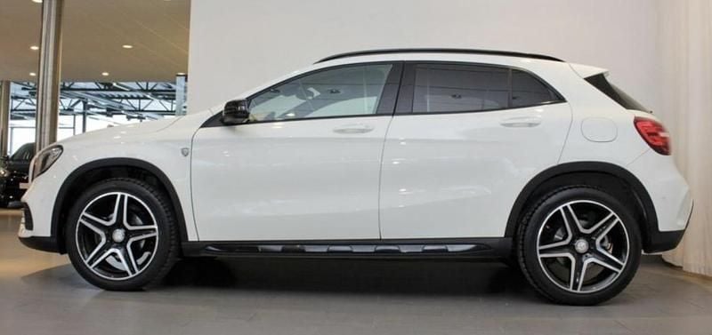 Vit Begagnad 2018 Mercedes GLA200 AMG SUV | 249 000 kr (Lite dyr) - Bild 1/4