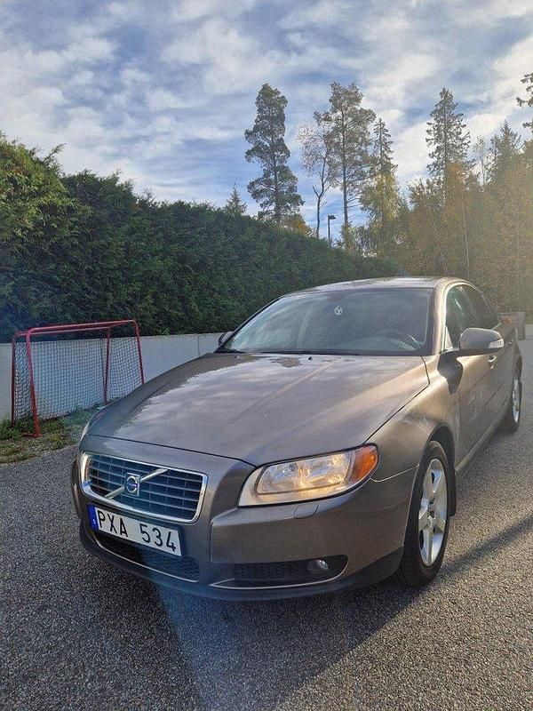 Grå Begagnad 2008 Volvo S80 Sedan | 64 000 kr (Marknadspris) - Bild 1/4