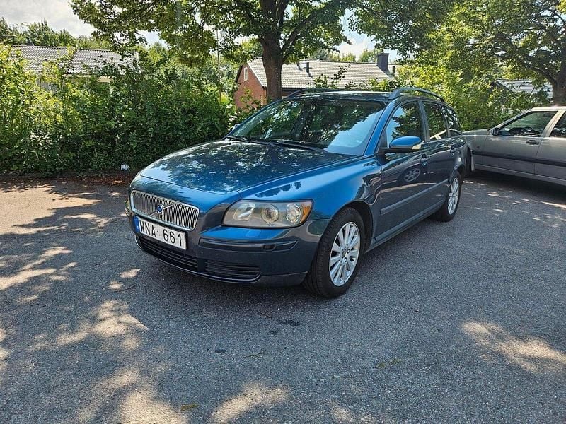 Blå Begagnad 2005 Volvo V50 Kombi | 26 900 kr (Marknadspris) - Bild 1/4