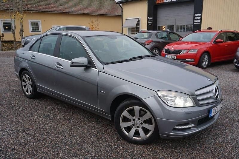 Silver Begagnad 2010 Mercedes C220 Avantgarde Sedan | 69 900 kr (Marknadspris) - Bild 1/4