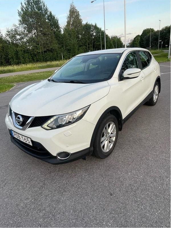 Vit Begagnad 2014 Nissan Qashqai SUV | 80 000 kr (Marknadspris) - Bild 1/4