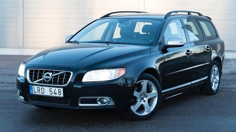 Svart Begagnad 2011 Volvo V70 R-Design Kombi | 99 900 kr (Marknadspris) - Bild 1/4