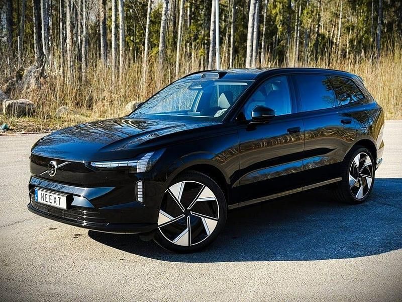 Svart Ny 2025 Volvo EX90 Ultra SUV | 1 029 900 kr (Superpris) - Bild 1/4
