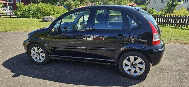 Svart Begagnad 2008 Citroën C3 Halvkombi | 24 900 kr (Marknadspris) - Bild 1/4