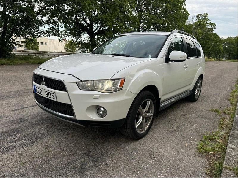 Vit Begagnad 2012 Mitsubishi Outlander SUV | 64 900 kr (Bra pris) - Bild 1/4
