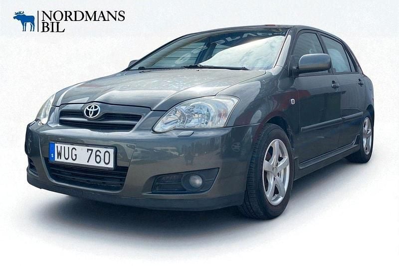 Mörkgrå (grå) Begagnad 2005 Toyota Corolla Halvkombi | 29 900 kr (Marknadspris) - Bild 1/4