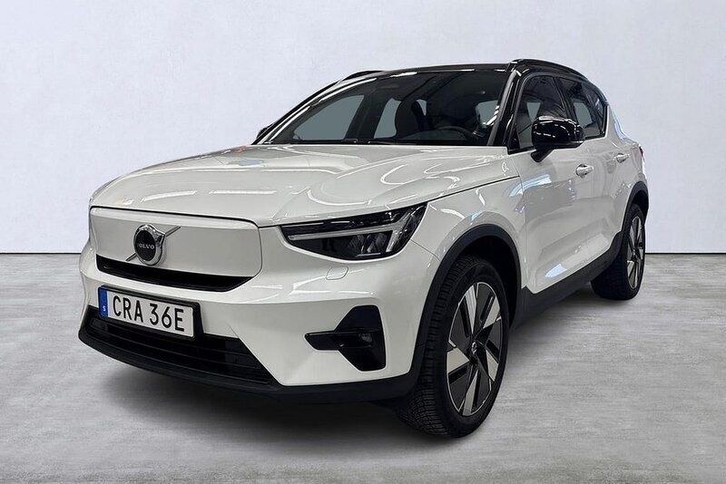 Vit Begagnad 2023 Volvo XC40 Plus SUV | 469 900 kr - Bild 1/4