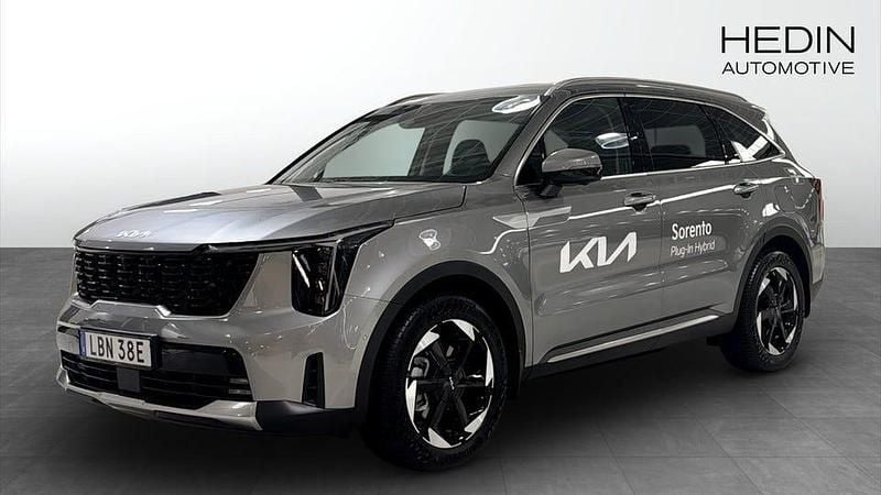 Grå Begagnad 2025 Kia Sorento Advance SUV | 609 900 kr (Lite dyr) - Bild 1/4