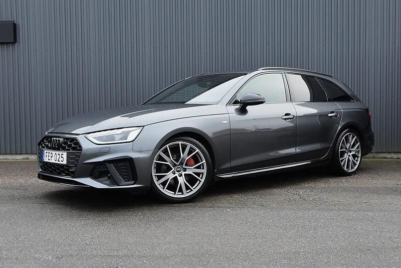 Grå Begagnad 2022 Audi A4 Competition Kombi | 349 900 kr (Bra pris) - Bild 1/4