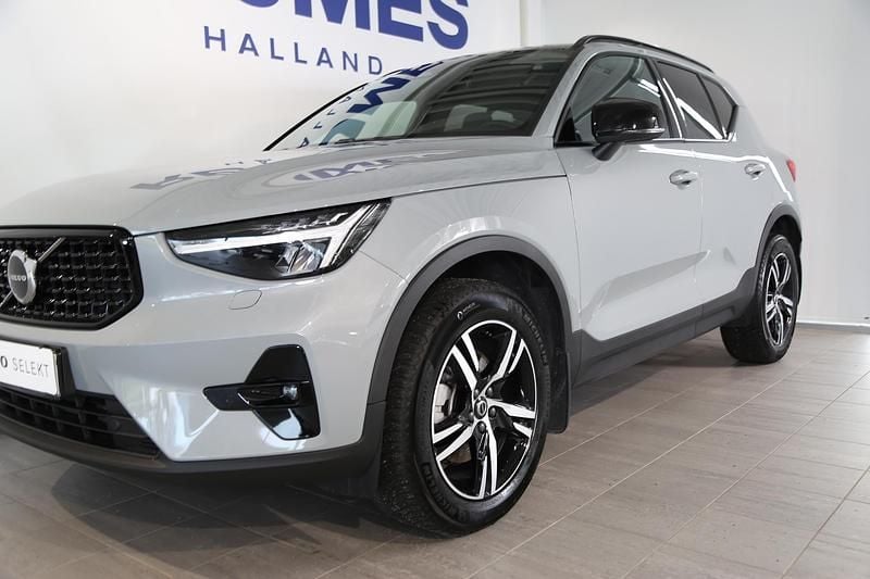Begagnad Volvo XC40 Plus 200 HK (147 kW) 2023 Grå SUV