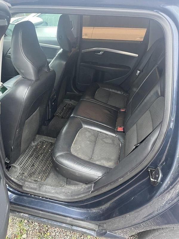 Blå Begagnad 2010 Volvo V70 Momentum Kombi | 41 500 kr (Superpris) - Bild 1/4