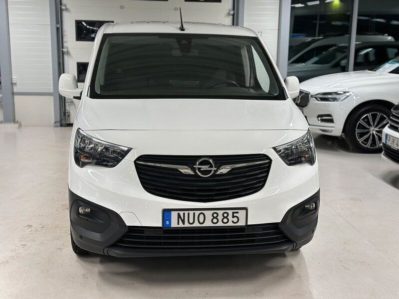 Begagnad Opel Combo 101 HK (74 kW) 2021 Vit Minibuss