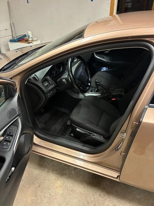 Begagnad Volvo V40 115 HK (84 kW) 2014