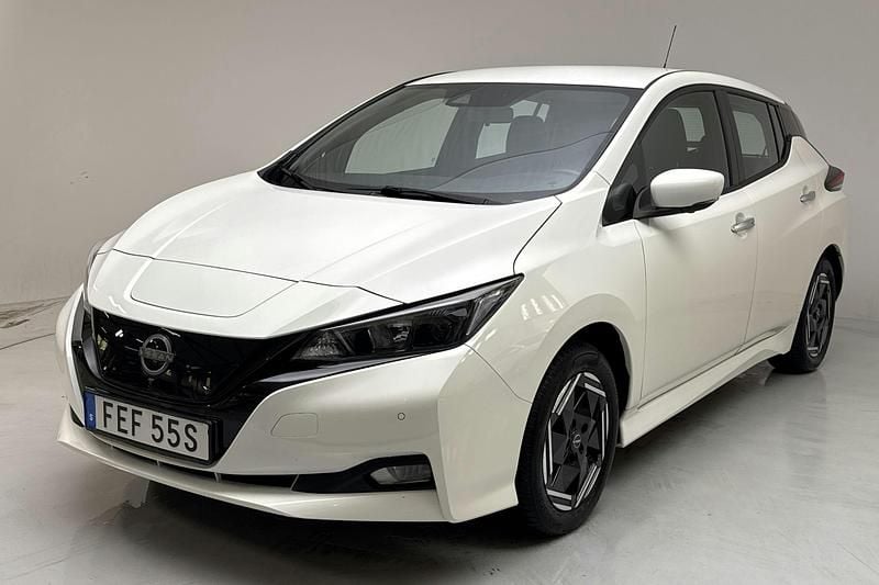 Vit Begagnad 2022 Nissan Leaf 360º Halvkombi | 159 000 kr (Superpris) - Bild 1/4