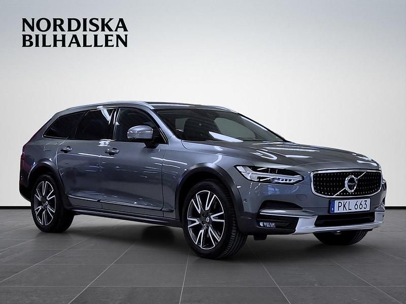 Grå Begagnad 2017 Volvo V90 CC Inscription Kombi | 319 795 kr (Marknadspris) - Bild 1/4