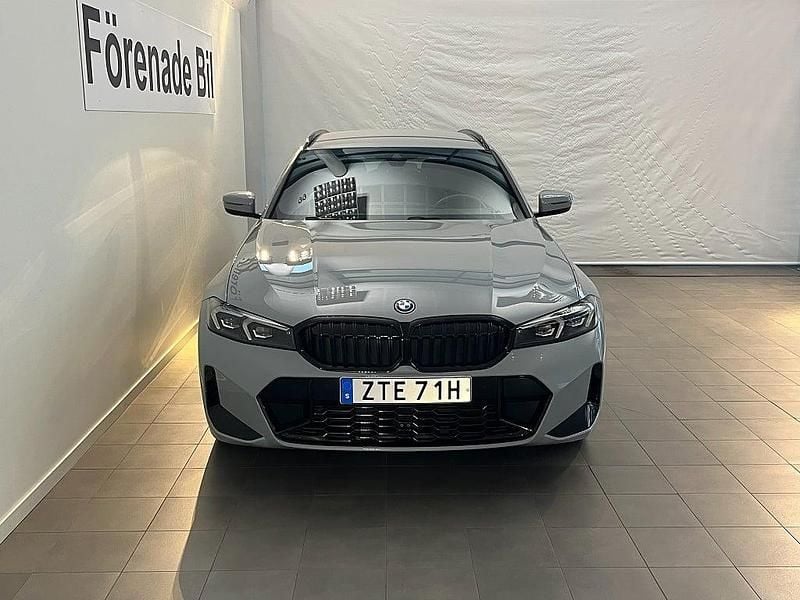 Begagnad BMW 330e M Sport 184 HK (135 kW) 2025 Grå Kombi