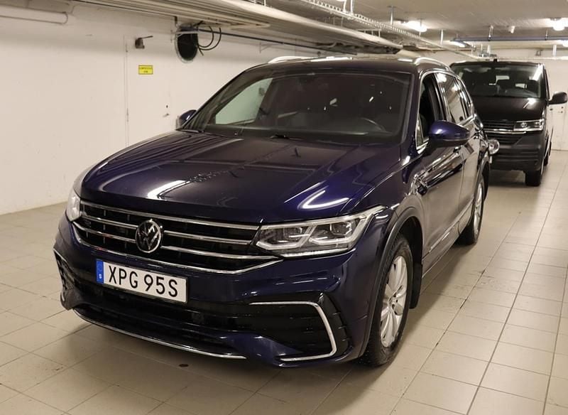 Begagnad 2023 VW Tiguan Allspace R-line SUV | 419 900 kr (Lite dyr) - Bild 1/4