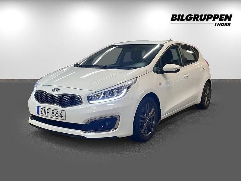 Begagnad Kia Ceed 101 HK (74 kW) 2017 Vit Halvkombi
