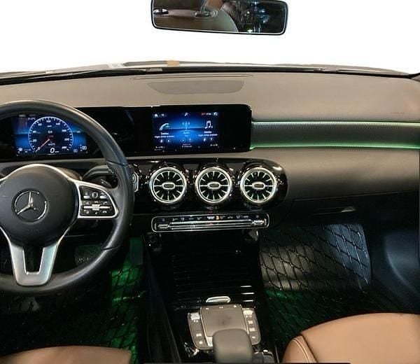 Begagnad Mercedes A180 136 HK (100 kW) 2020 Sedan