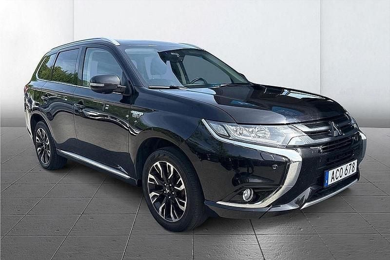 Svart Begagnad 2018 Mitsubishi Outlander P-HEV Kombi | 148 800 kr (Dyr) - Bild 1/3
