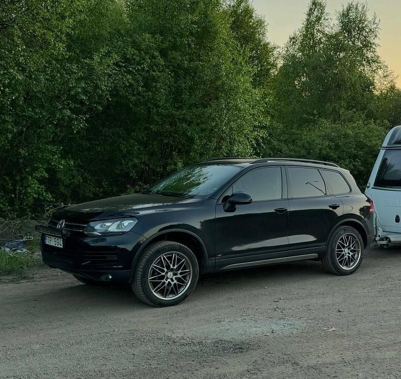 Svartmetallic Begagnad 2011 VW Touareg SUV | 90 000 kr (Marknadspris) - Bild 1/4