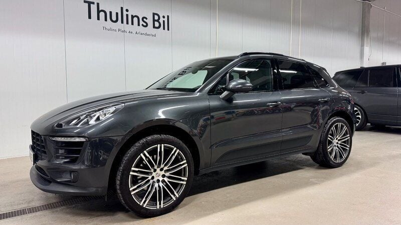 Grå Begagnad 2017 Porsche Macan SUV | 379 900 kr (Marknadspris) - Bild 1/4