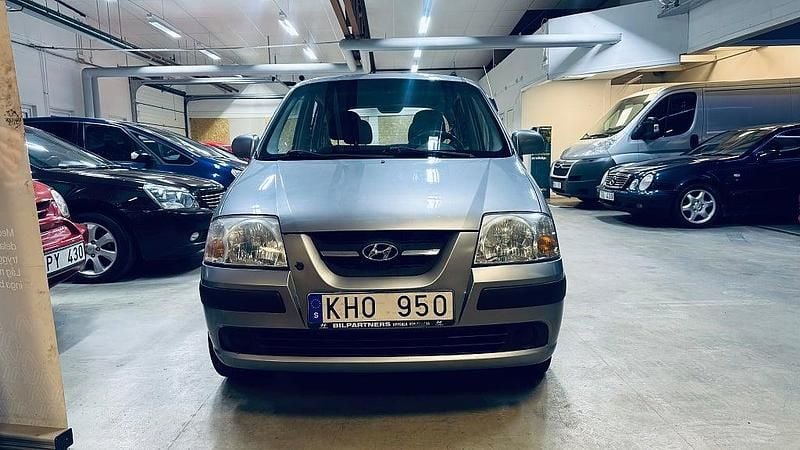 Grå Begagnad 2006 Hyundai Atos Prime Halvkombi | 29 990 kr (Marknadspris) - Bild 1/4