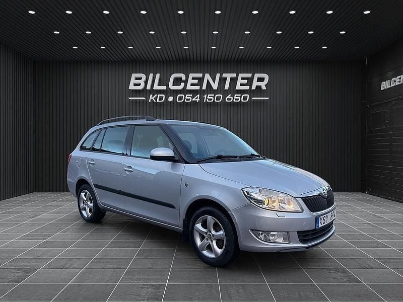 Silver Begagnad 2013 Skoda Fabia Elegance Kombi | 69 900 kr (Lite dyr) - Bild 1/4