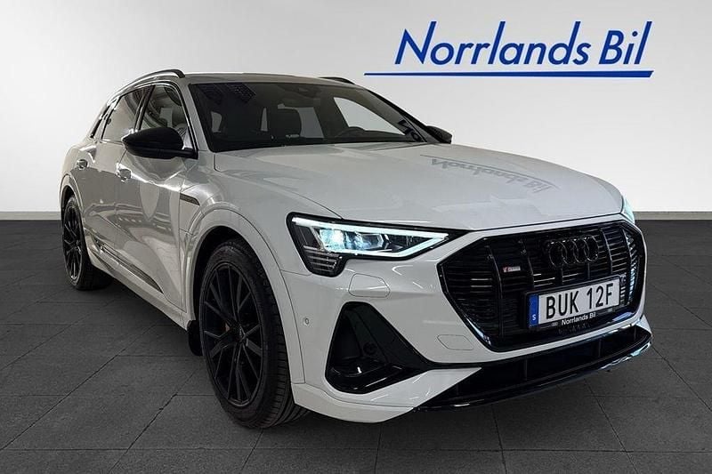 Vit (glaciärvit metallic) Begagnad 2022 Audi e-tron Black Edition SUV | 439 000 kr (Bra pris) - Bild 1/4