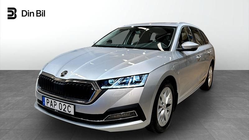 Silver Begagnad 2024 Skoda Octavia Style Kombi | 309 500 kr (Bra pris) - Bild 1/4