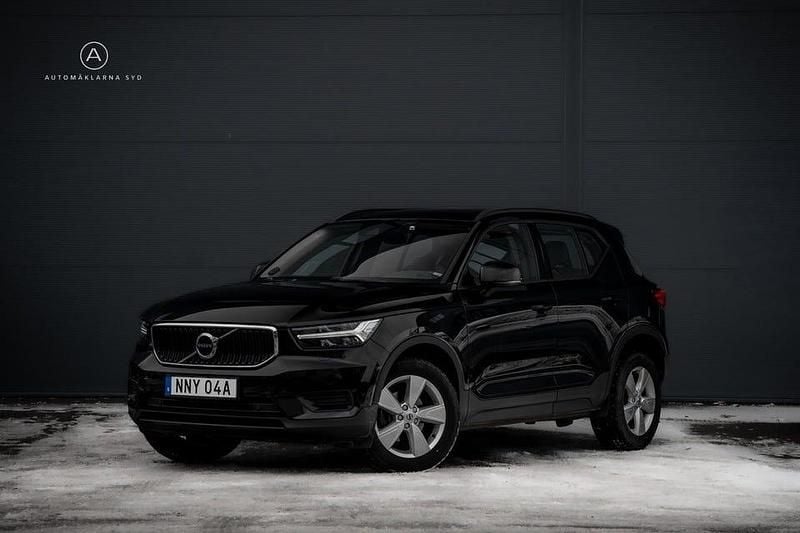 Svart Begagnad 2020 Volvo XC40 Kinetic SUV | 259 900 kr (Marknadspris) - Bild 1/4