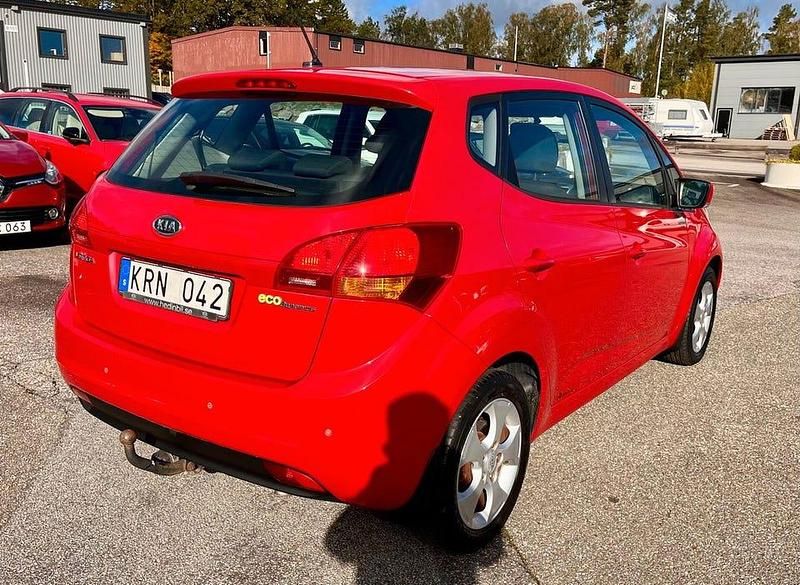 Begagnad Kia Venga Comfort 90 HK (66 kW) 2010 Röd Halvkombi