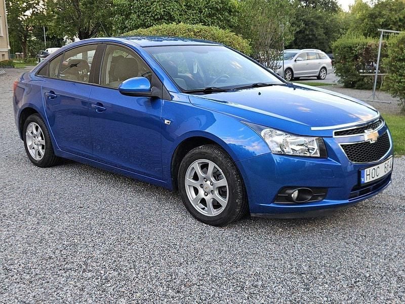 Blå Begagnad 2010 Chevrolet Cruze Sedan | 54 900 kr (Marknadspris) - Bild 1/4