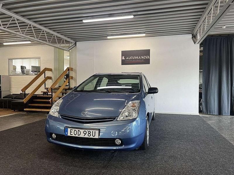 Blå Begagnad 2004 Toyota Prius Halvkombi | 54 900 kr (Marknadspris) - Bild 1/4