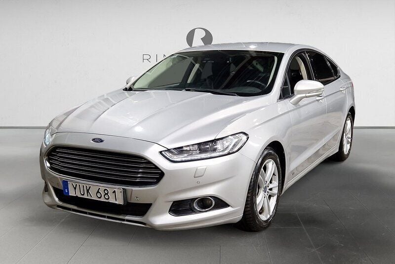 Ljusgrå Begagnad 2017 Ford Mondeo Business Edition Halvkombi | 109 900 kr (Superpris) - Bild 1/3