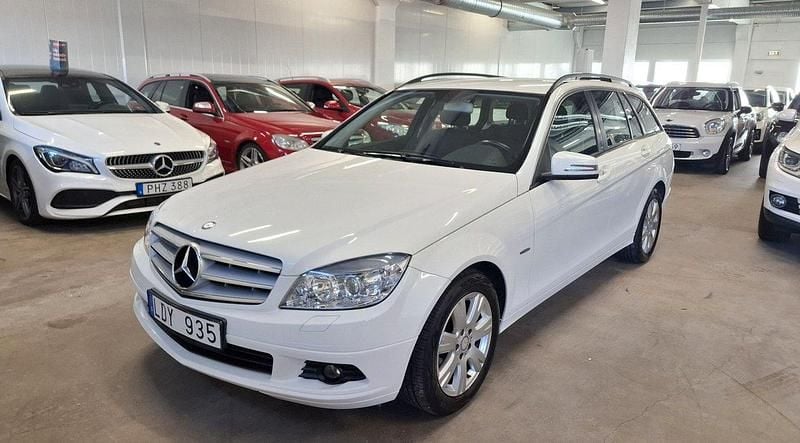 Vit Begagnad 2011 Mercedes C180 Classic Kombi | 84 999 kr (Superpris) - Bild 1/4