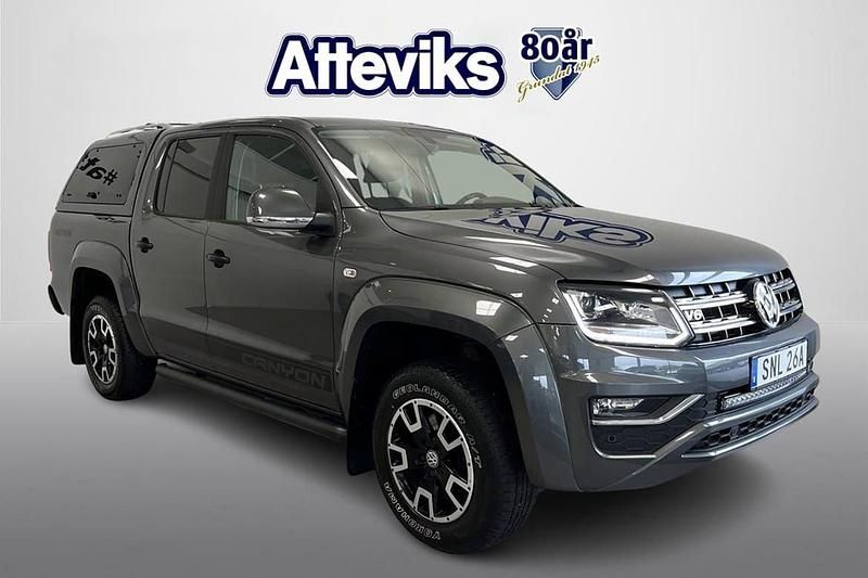 Grå Begagnad 2020 VW Amarok Canyon Pickup | 359 000 kr (Marknadspris) - Bild 1/4