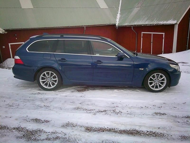 Begagnad BMW 523 190 HK (139 kW) 2007 Blå Kombi