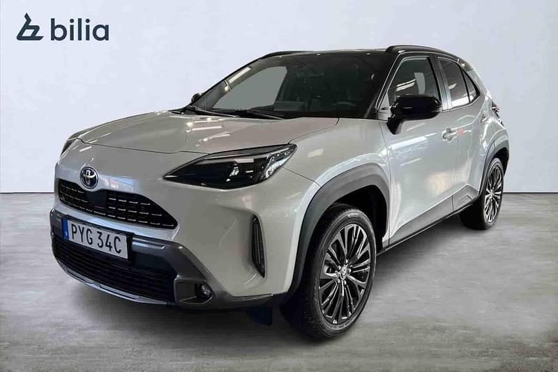 Vit Begagnad 2023 Toyota Yaris Cross SUV | 324 800 kr (Marknadspris) - Bild 1/1