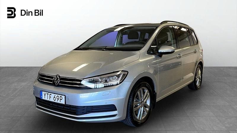 Silver Begagnad 2024 VW Touran Minibuss | 379 000 kr (Bra pris) - Bild 1/4