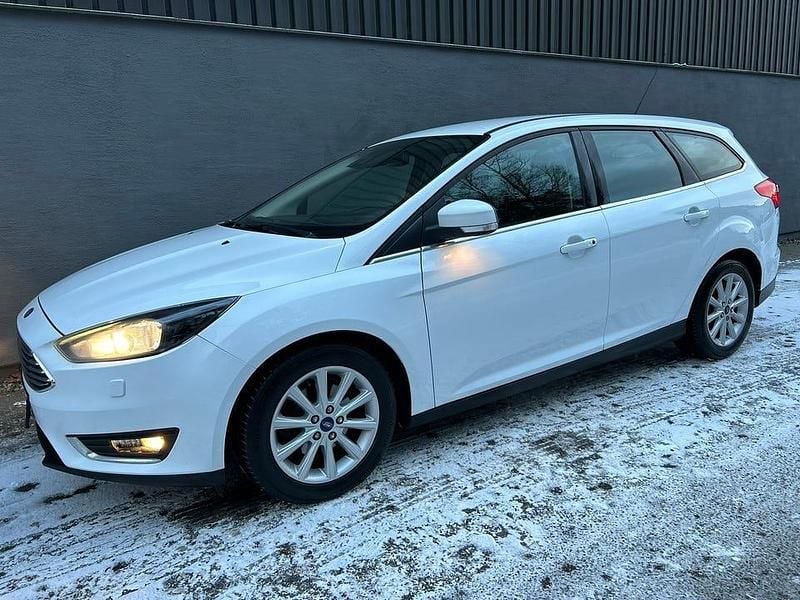 Begagnad 2018 Ford Focus Titanium Kombi | 49 000 kr (Superpris) - Bild 1/4