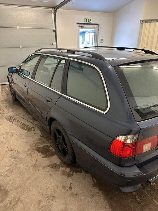 Begagnad BMW 520 170 HK (125 kW) 2002 Mörkblå Kombi