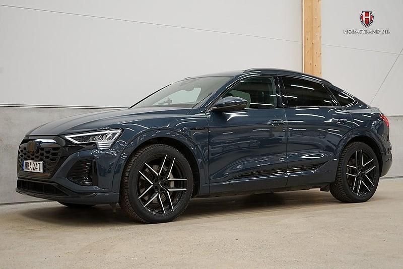 Begagnad Audi Q8 e-tron S-Line 300 kW (408 HK) 2023 Blå SUV