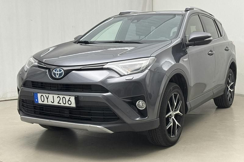 Mörkgrå Begagnad 2016 Toyota RAV4 Active | 164 800 kr - Bild 1/4
